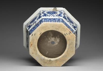 图片[2]-Planter with Indian lotus scrolls in underglaze blue, Qing dynasty (1644-1911)-China Archive